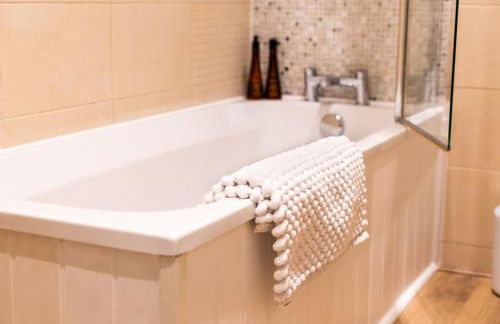 2-Bed Apartment in Redland, Bristol - Work-Ready - Foto 46