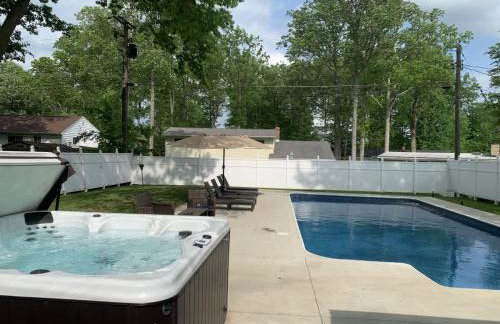 Swim and Relax In our Pool and Hot Tub and Recently Renovated - Photo 73