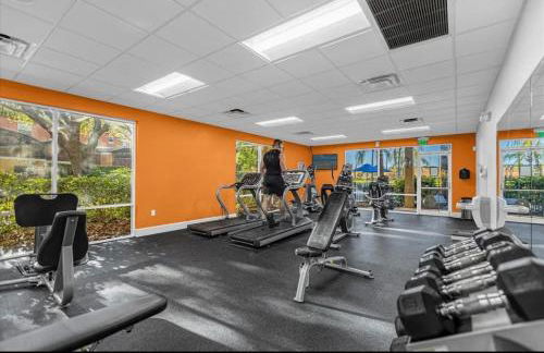 Lakefront Retreat 4BR-3BA Pool Home Near Disney - Foto 24