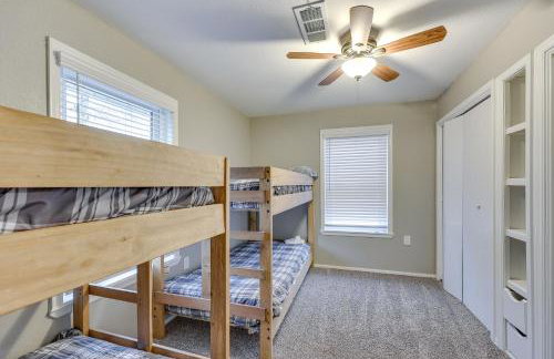 Deck and Views Spacious Lake House Escape - Foto 23