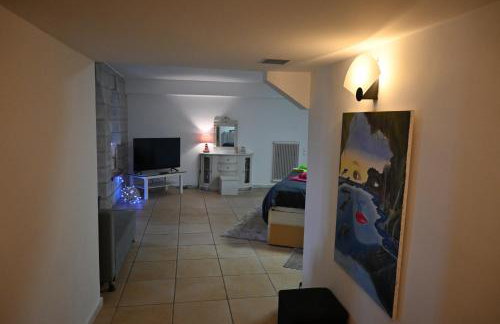 Tranquil Infinity Pool Getaway (private jacuzzi and steam bath, pool, garden, sea and city views) - Foto 41