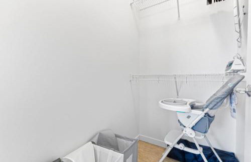 Luxurious 2BR Retreat near Downtown with Roofdeck and Gym - Foto 32