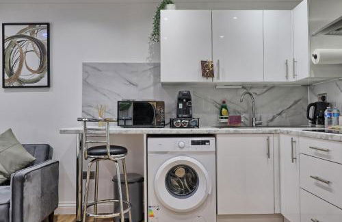 Very Cosy & Lovely 1 Bed Garden Apartment with side access, Suitable for Long Stay and Short Stay - Photo 37