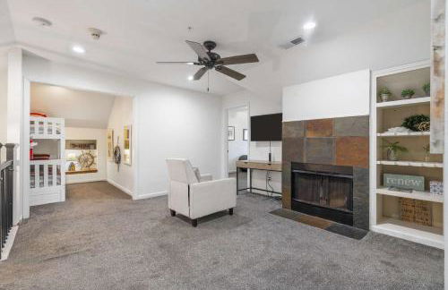 Foggy River Retreat - For 16 - Foto 48