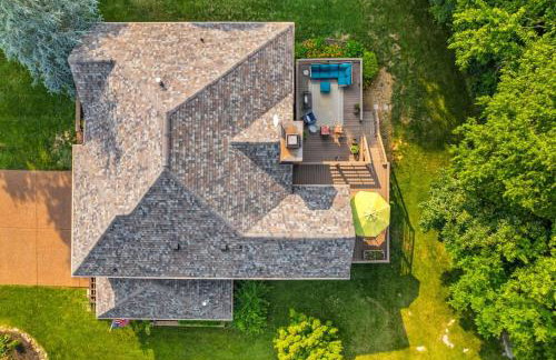 Updated and Spacious Home with Huge Yard Office and Decks - Foto 54