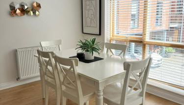 Spacious 4BR 4BA gated townhouse with balconies, Central JQ - Foto 5