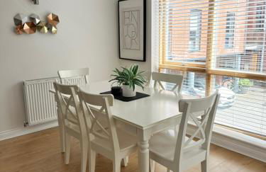 Spacious 4BR 4BA gated townhouse with balconies, Central JQ - Foto 5