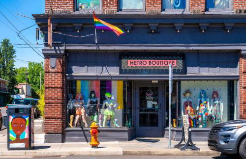 Stay Portland - Modern Portland Studio - Food Carts & Local Shops - Photo 15