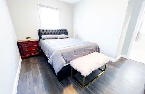 Group Friendly 6BR Near Aquarium & Niagara Falls - Photo 12