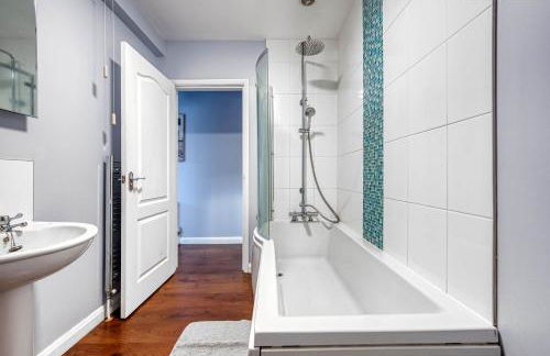 2 Bedroom Bungalow with Garden and Parking - Foto 12