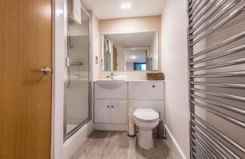 Liverpool City Centre with Free Parking - Sleeps 6! - Photo 18