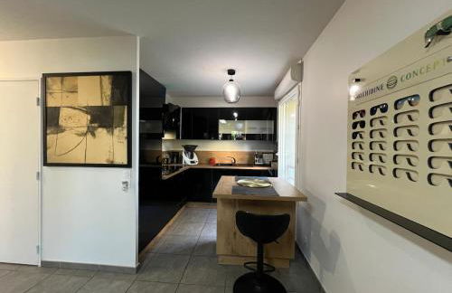 T2 cosy et rénové avec terrasse - proche de Lyon - Foto 10