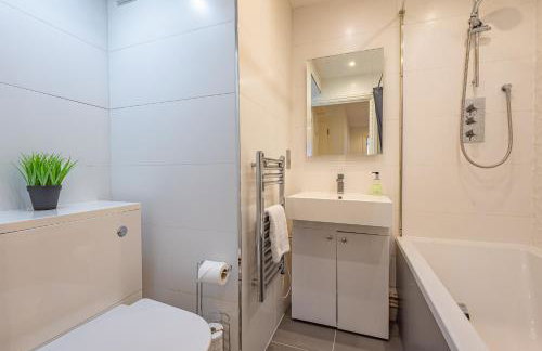 Cosy & Bright 2 Bedroom Apartment in Newbury Town Centre - SLEEPS 7 - Foto 26