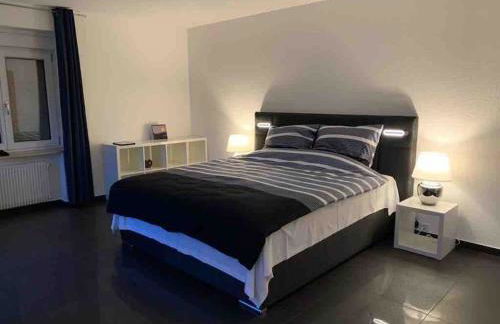 Preiswertes stilvolles Zimmer im privaten Haus mit großem schönem modernem Gemeinschaft Badenzimmer - Foto 8