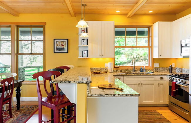 Westside Waterfront View Home - Avantstay Hot tub - Foto 18