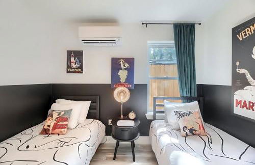 Stylish 3BR East Side Retreat w Patio & BBQ - Foto 18