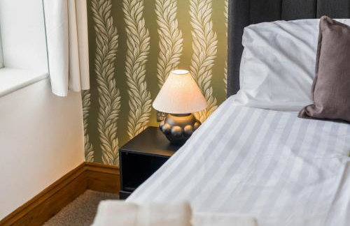 #111 New Farm with hot tub and Sauna - Sleeps 18 - Near Elmore Park - " Perfect for Contractors and Families - Parking space for 10 cars" - Foto 30