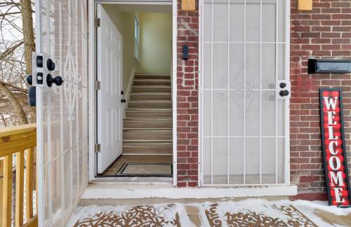 Modern Updates and Great Location! Detroit Duplex - Foto 24