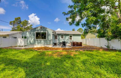 Private Hot Tub and Fenced Yard Sleek Gulfport Home - Foto 4