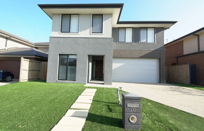 Luxury 9 BRM House in Melbourne - Photo 25