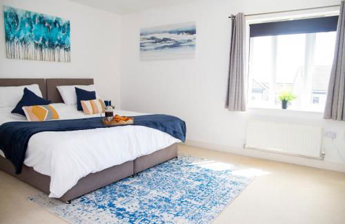 Lavish 4-Bedrooms with Modern Home Features - Guest 8 - Hi-Speed Wi-Fi - Luxury Garden - Private Ample Parking - Foto 38