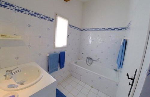 Panoramic Sea View Villa in private residence with pool - Photo 42