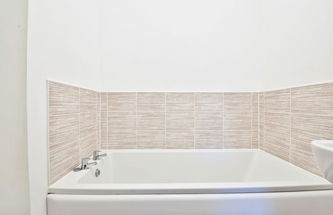 2 Bed Flat with Parking Near Waterfront - Foto 39