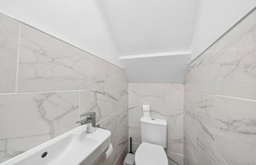 Lawrence Ave 4BD-2Storey House Fast Wifi Families & Leisure By AltoLuxo Short Lets & Serviced Accommodation With Free WiFi & Parking - Foto 31