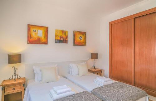 Top-floor 2 BR holiday home with sea view and pool - Foto 16
