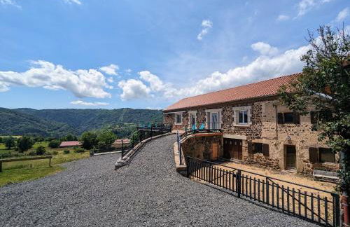 Gîte authentique et confortable avec vaste terrain et vue imprenable à Saint-Privat-d'Allier - FR-1-582-478 - Foto 1