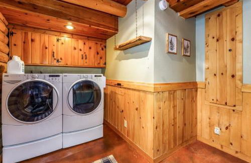 Log Cabin w/ pool, spa, game room, sleeps 20 - Foto 64