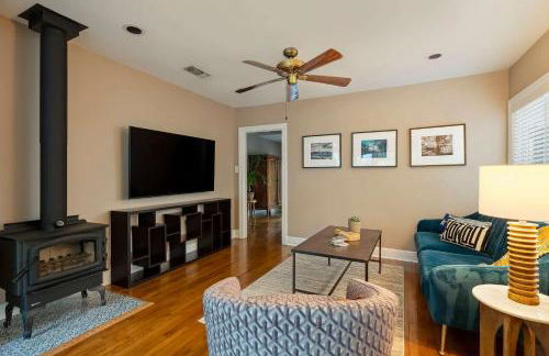 Ladybird Villa - Heated Saltwater Pool - Walk to SoCo - Photo 19