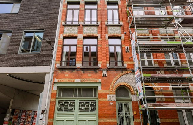 Charming Mansion in Vibrant Antwerp - Photo 38