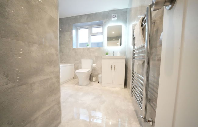 Heathrow Charge and Go - Photo 71