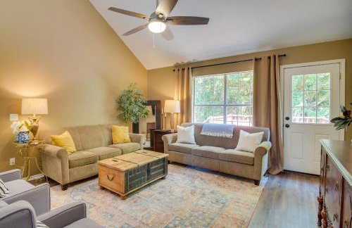 Charming Arkansas Retreat with Deck, Near Downtown! - Foto 5