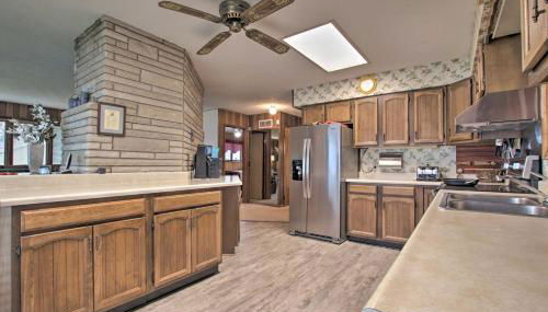 Great Bear Lake Home with Private Dock and Fire Pit! - Foto 5