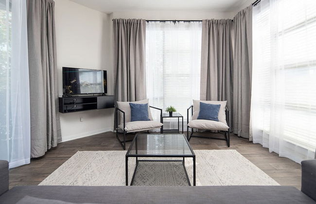 Uptown 1st Ward Corner Unit Superior 2BD Apt - Foto 32