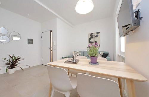 Brand New Modern Apt 2 Stops to Colosseum - Photo 9