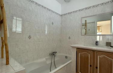 L'Oliveda - complètement climatisée, piscine, calme, proche commerce et lac, ski à 45min - Foto 29