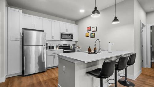 Luxe King Suite, Cozy Sectional, Gym, Pool, Amp - Foto 3