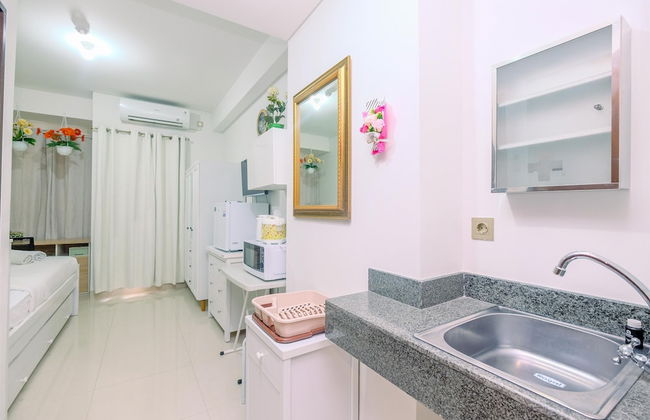 Minimalist And Cozy Studio (No Kitchen) Transpark Cibubur Apartment - Photo 11