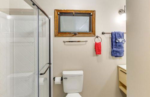 6 Mi to Dtwn Cozy Omaha Apt with Private Yard! - Photo 15