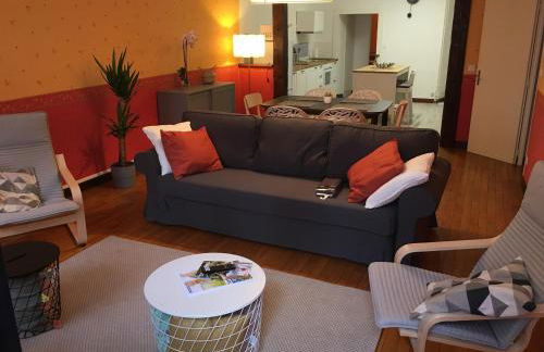 Grands Gîtes de charme avec jardin, lieu calme et paisible en plein coeur d'Arbois, linge inclu, lits faits à l'arrivée et ménage en fin de séjour - Foto 14