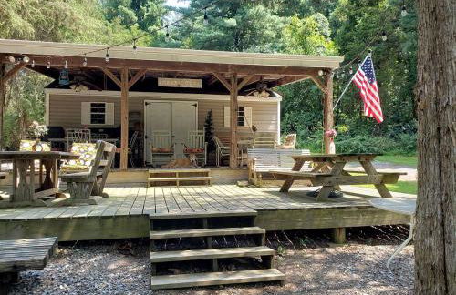 Private Pet-Friendly Cabins with Fire Pit for Nature Escapes in Clear Spring, Maryland, for Memorable Family Glamping Trips - Photo 27