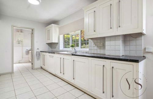 Spacious 6BR Villa in 32 Le More Birmingham with 7 Beds and Free Onsite Parking - Foto 60