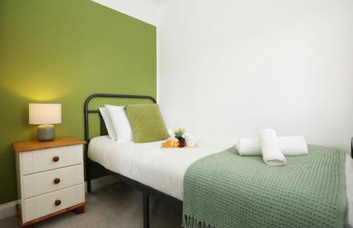 Homington House By N And N Stays, Perfect for Contractors and Workers, Private off road Parking for 2 vehicles, Fast Wifi - Foto 33