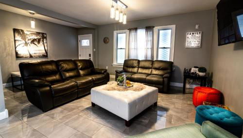 The Horseshoe Falls Villa- 6BR Free Parking, Minutes From Falls & Casino - Foto 5