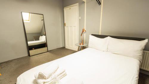 Lovely Private Rooms near MCR Centre - Foto 2, towels, wardrobe