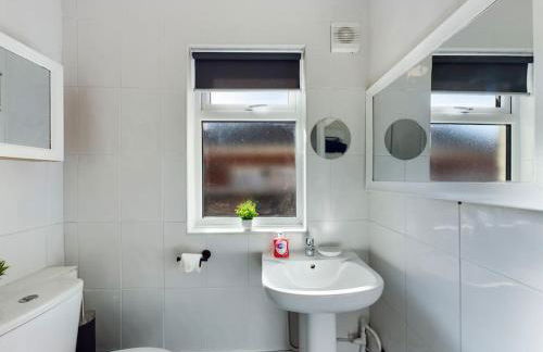 Whitmore House By RMR Accommodations - Newly Refurbed - Modern - Parking - Central - Foto 36