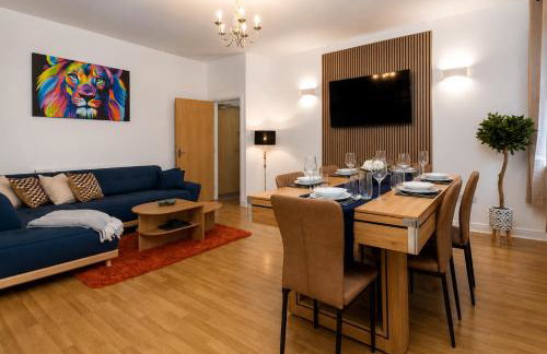 Cavern Quarter Apartment - Pool & Ping Pong by Charming Apartments - Photo 2
